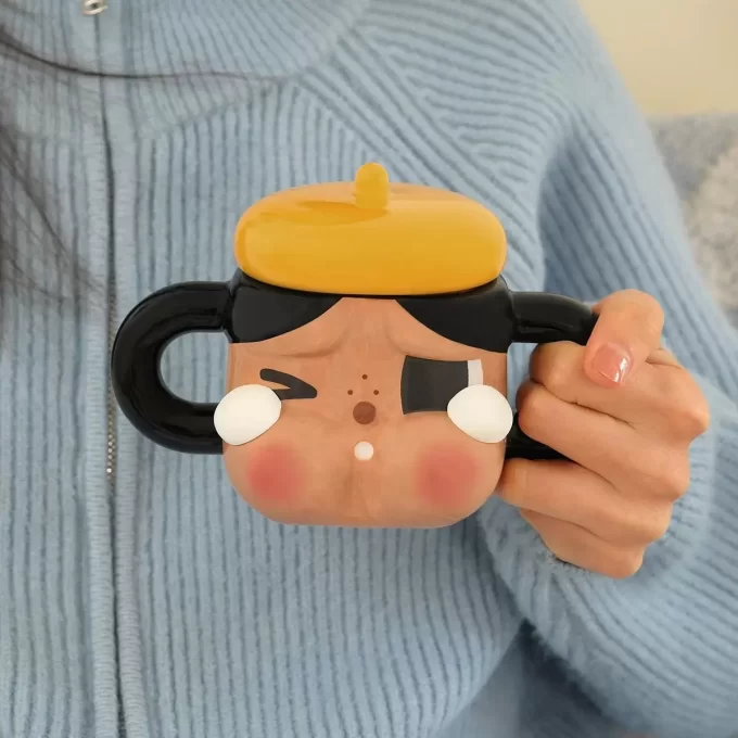 CRYBABY Sad Club Series – Keramiktasse (Braun)