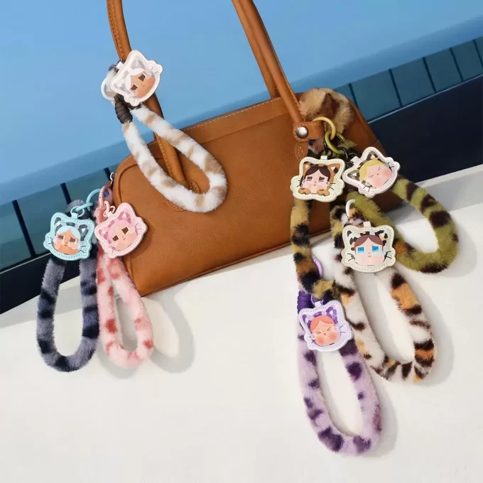 CRYBABY Wild But Cutie Serie – Handyanhänger-Blindbox