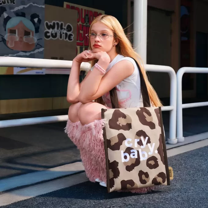 CRYBABY Wild But Cutie Serie – Schultertasche
