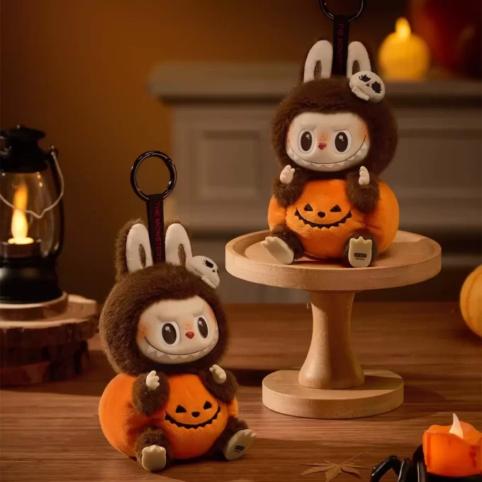 Happy Halloween Party Series – Sitzender Kürbis Vinyl Plüsch Anhänger
