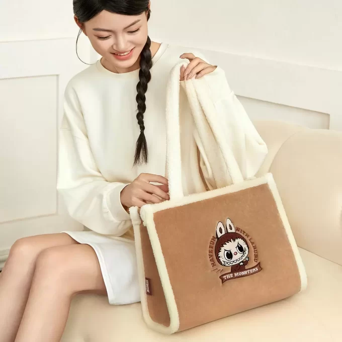 Klassische Taschenserie – LABUBU Plüsch-Tragetasche (Braun)