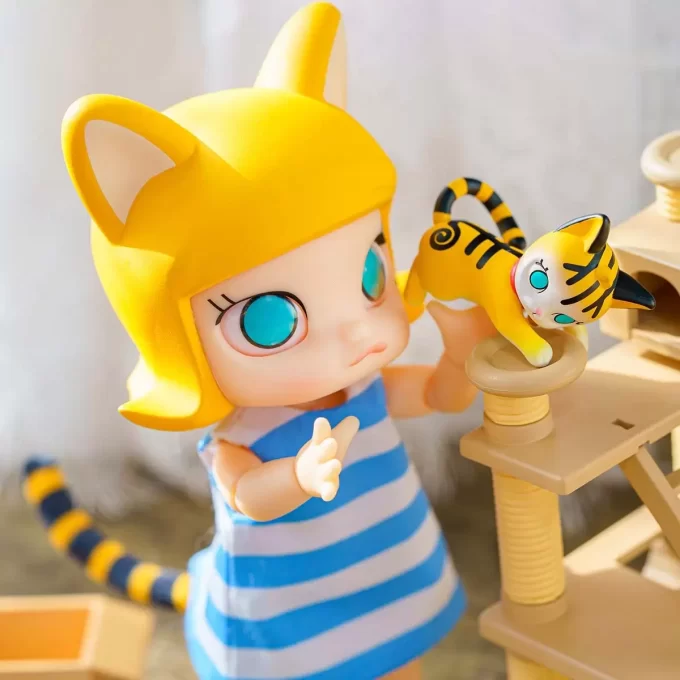 MOLLY Cat In The Box Actionfigur