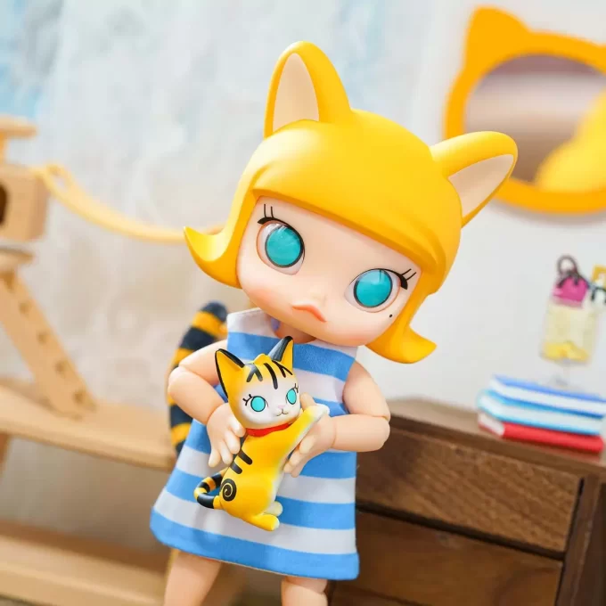 MOLLY Cat In The Box Actionfigur