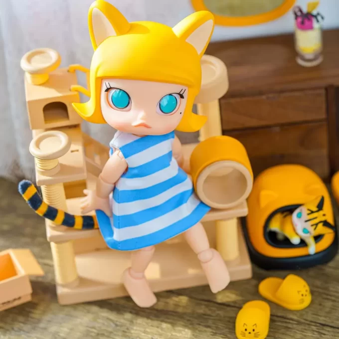 MOLLY Cat In The Box Actionfigur