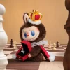 THE MONSTERS Let’s Checkmate Series – Vinyl-Plüschpuppe