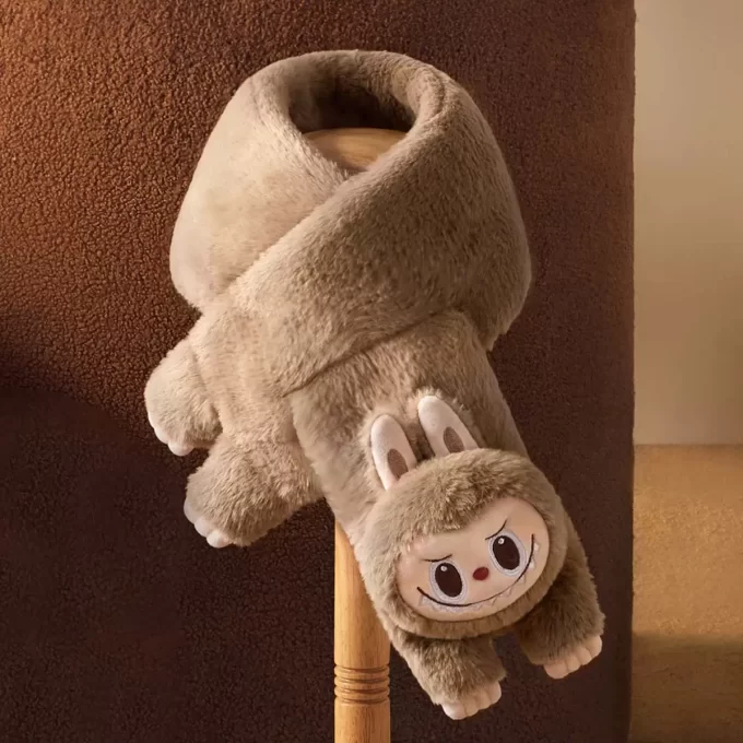Warmer, flauschiger Weihnachtsschal aus der LABUBU-Plüschserie